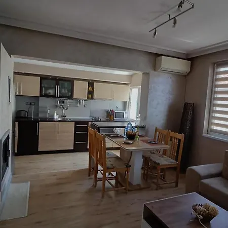 Nikolovi شقة بوموري