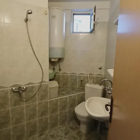 شقة Nikolovi بوموري